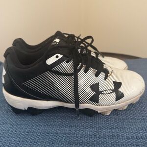 ❌SOLD❌ Under Armour Boys Multi-Sports Cleats, Size 1Y